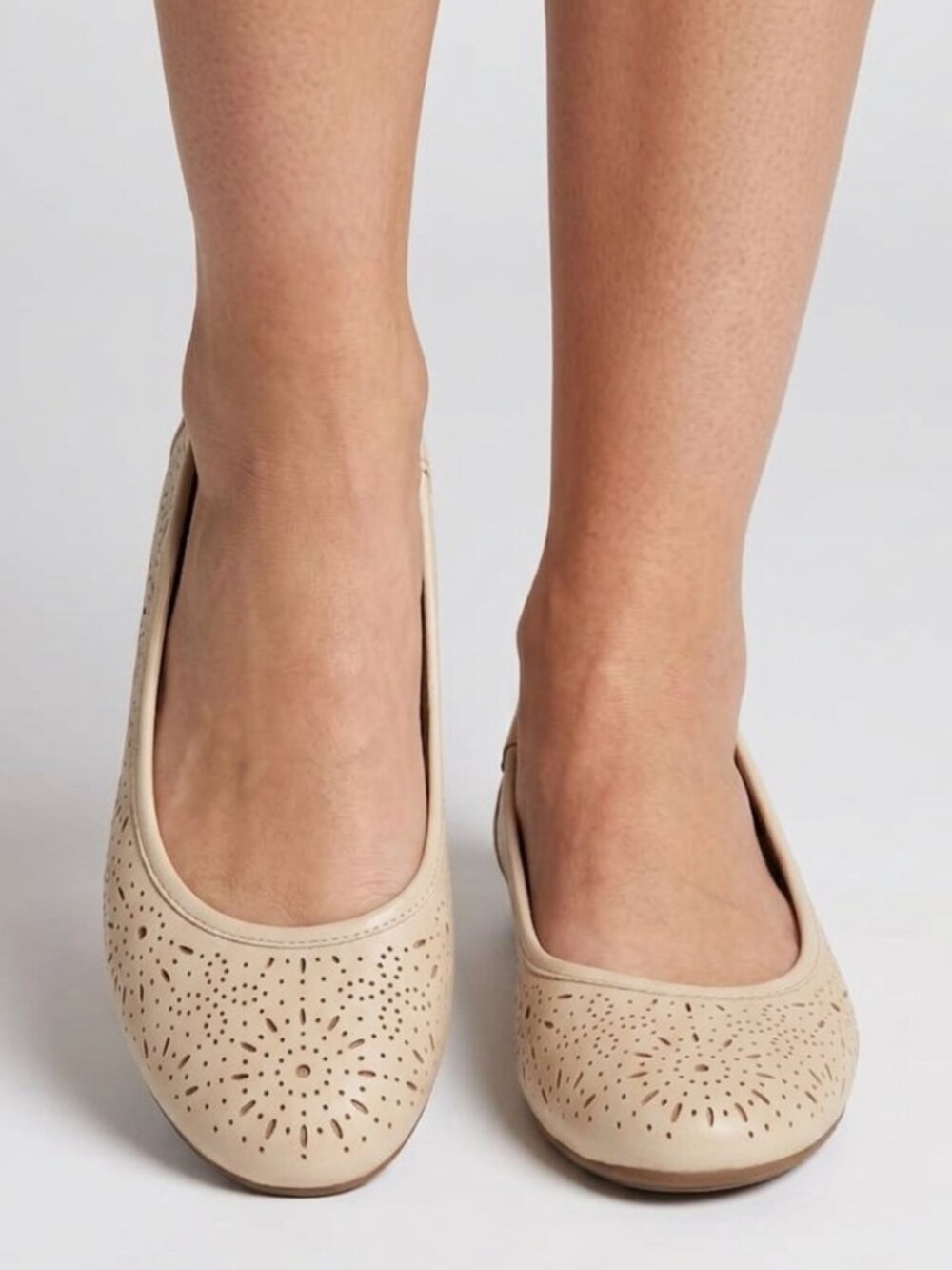 Cliffs Shoes 8 By White Mountain Karen Women's Off White Flats Perforate